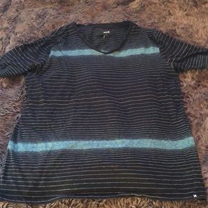 Slightly oversized v neck tee